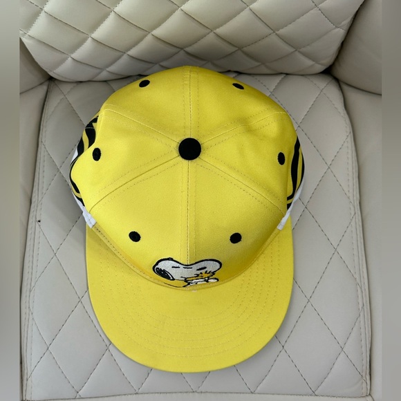 HEADGEAR CLASSICS Fitted Peanuts Snoopy Woodstock
Chevron Yellow Cap 7.5 inches - Picture 5 of 8